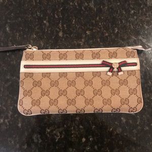 100% authentic Gucci Wristlet pouch